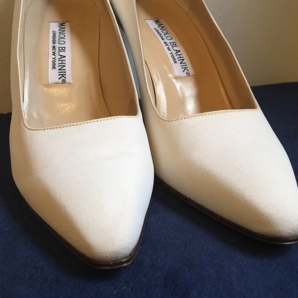 đź‘ Manolo Blahnik BB Pointed Toe White Pumps - Picture 4 of 8